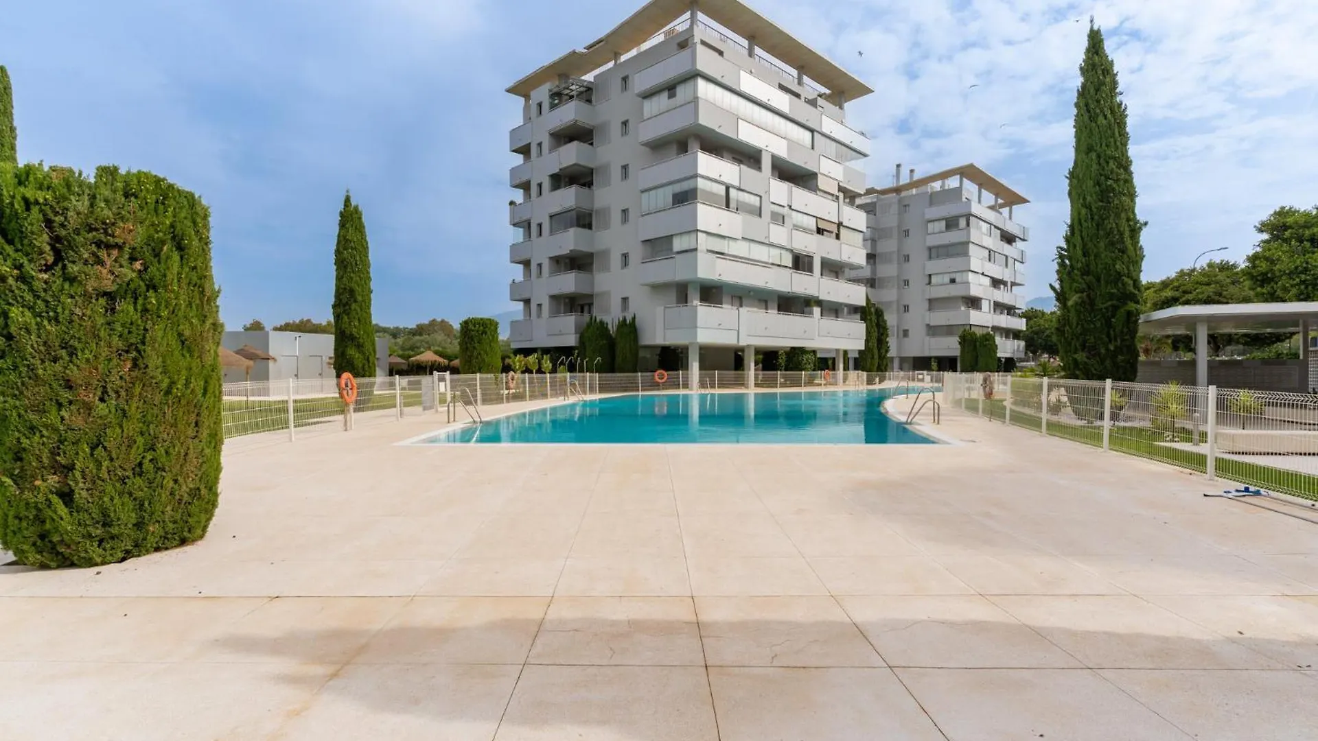 Miramar El Lago 푸엔히롤라 아파트